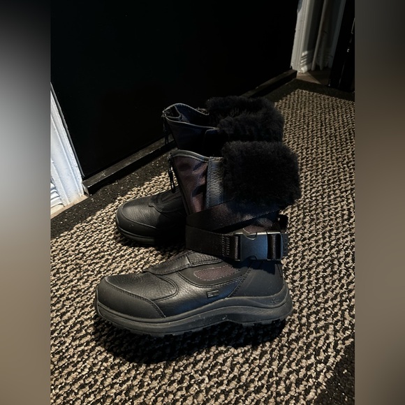 UGG Winter boots black US6 - Picture 3 of 11